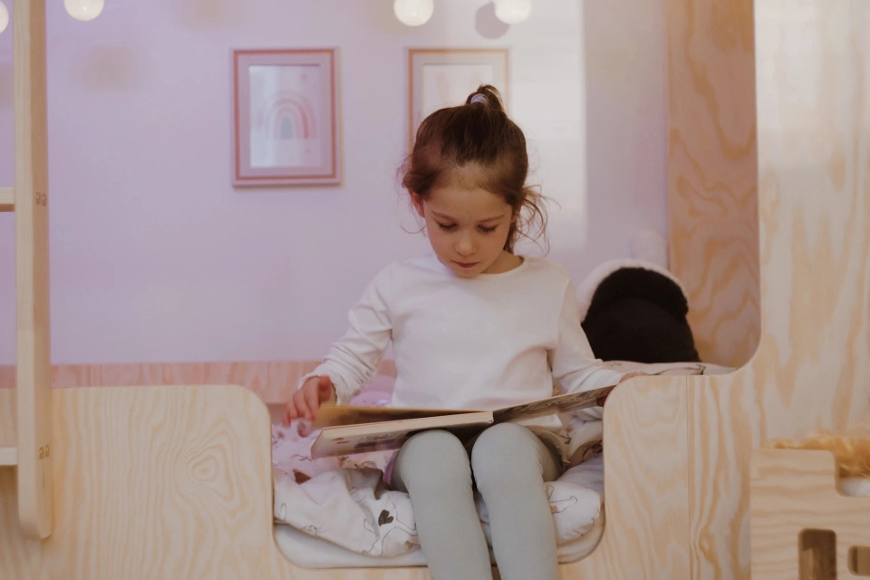 Dlaczego dziecko nie chce spać samo? Przyczyny i jak pomóc